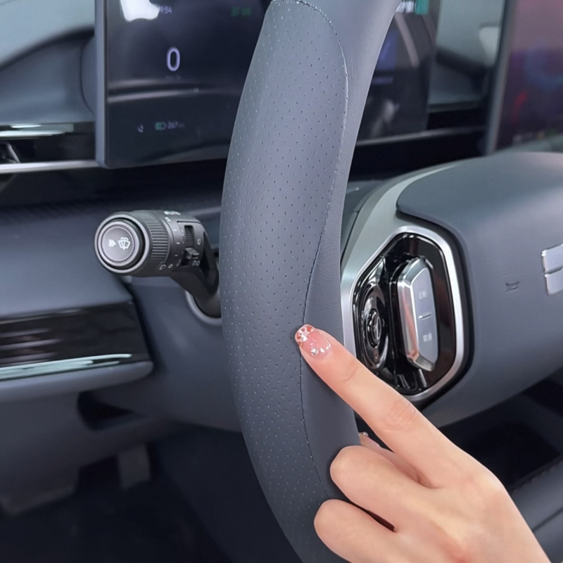 غطاء عجلة القيادة الجلدي لسيار - مراجعة Car Steering Wheel Cover Anti Slip Breathable وسعره